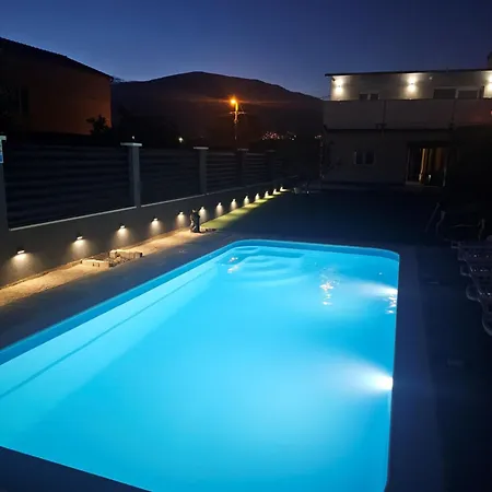 As Moon With Pool *