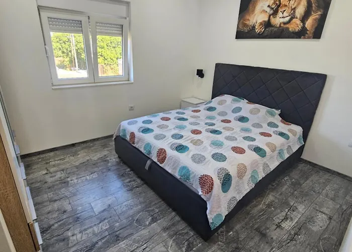 As Moon With Pool فيلة