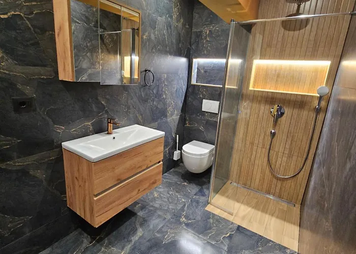 As Moon With Pool سبليت