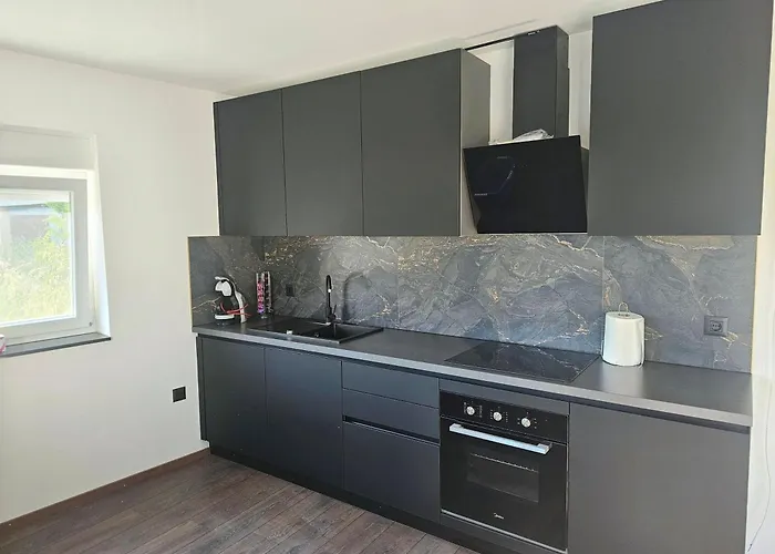 As Moon With Pool فيلة سبليت