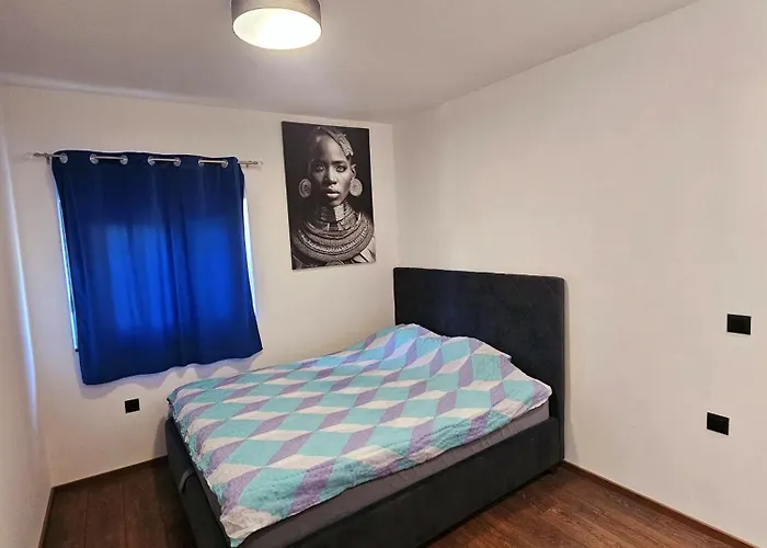 As Moon With Pool فيلة