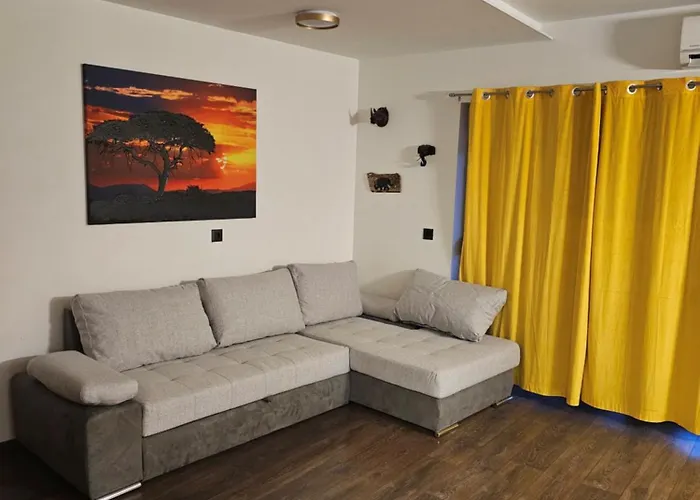 فيلة As Moon With Pool سبليت