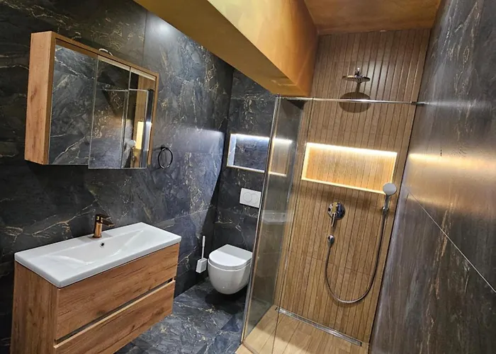 فيلة As Moon With Pool